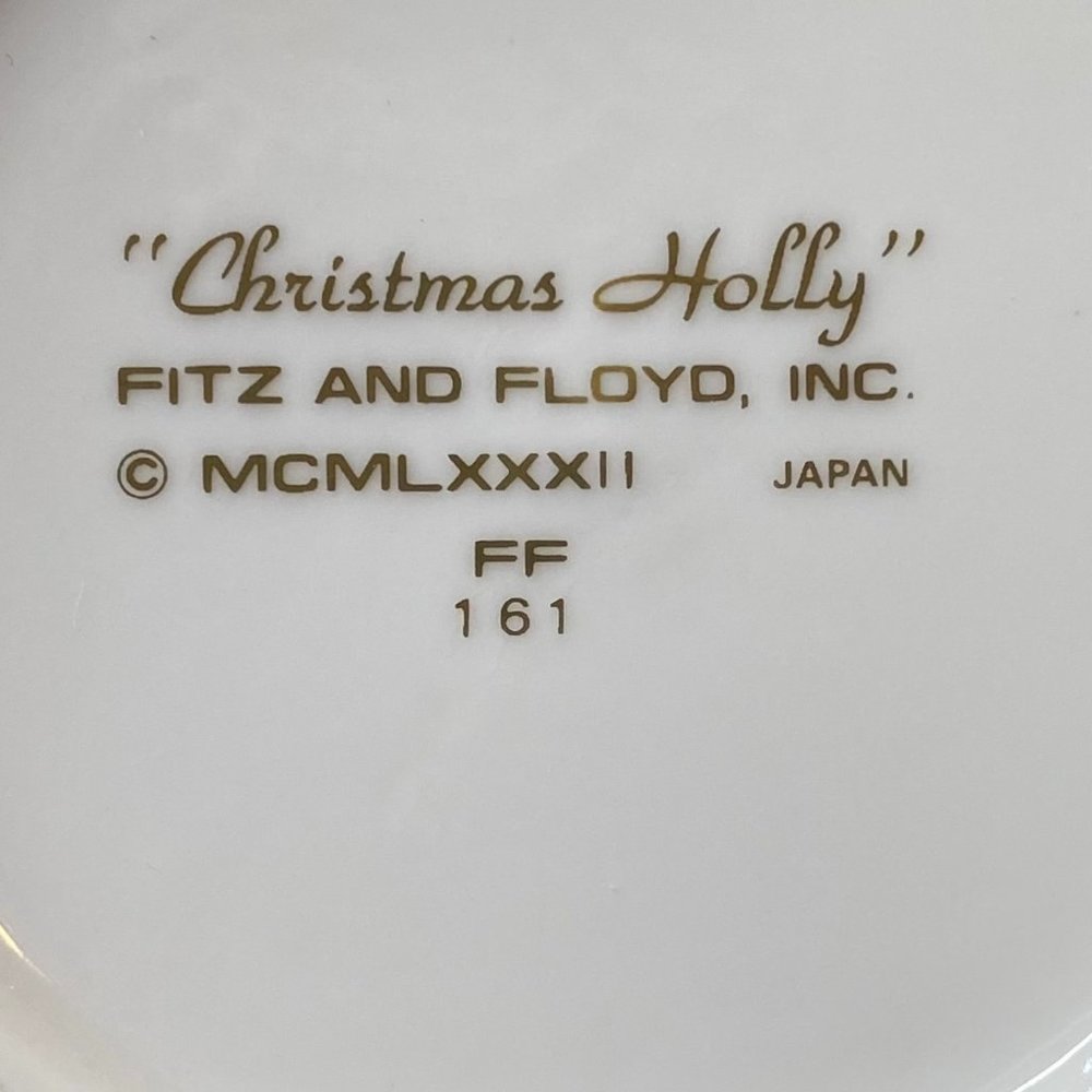 Fitz and Floyd Christmas Holly Mugs Lot of 4 - Picture 7 of 7